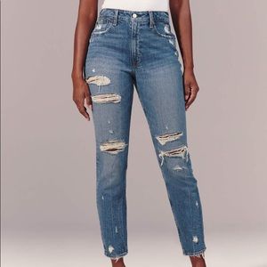 CURVE LOVE HIGH RISE MOM JEANS